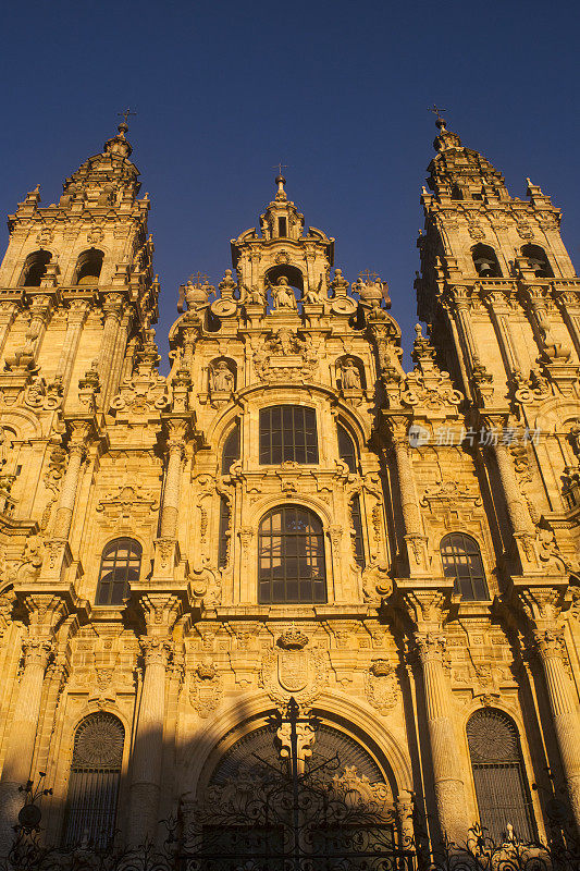 圣地亚哥德孔波斯特拉大教堂。Obradoiro facade al。